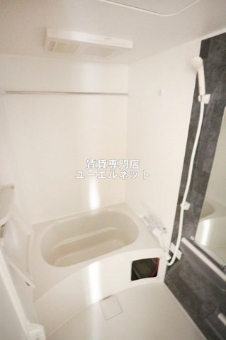 バス・シャワールーム　ゆったりとしたバスルーム