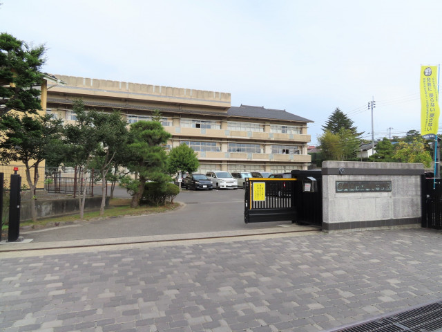 中学校　高崎中学校（中学校）まで720m