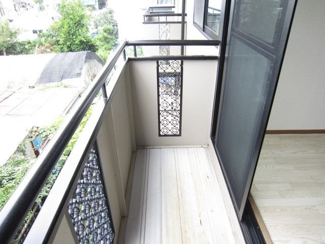バルコニー　広々バルコニー