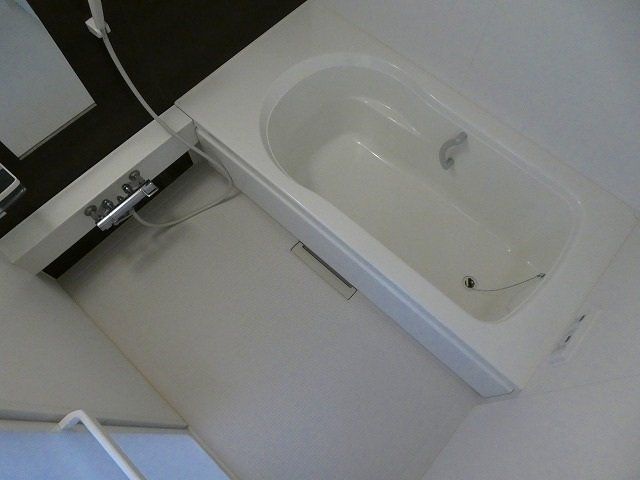 バス・シャワールーム　バスルームです。（追焚き付き）