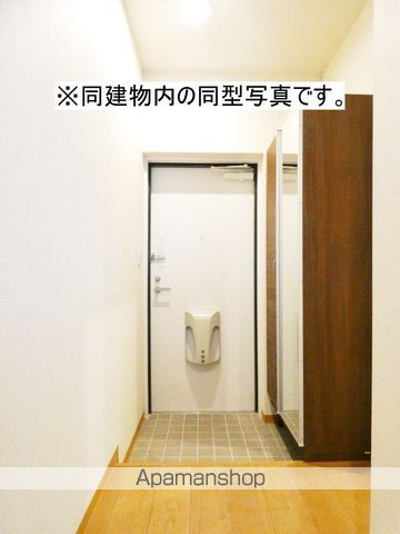 ＪＲ東海道本線 浜松駅 バス乗車時間：15分 最寄りバス停で下車 徒歩1分 4階建 築12年の玄関写真