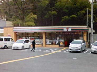 コンビニ　セブンイレブン（コンビニ）まで359m