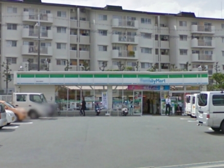 コンビニ　ファミリーマート（コンビニ）まで1072m