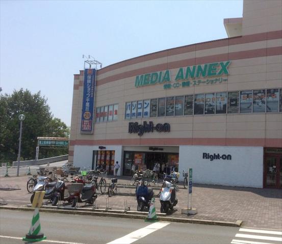 スーパー　イズミヤ千里丘店（スーパー）まで937m