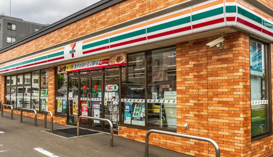 コンビニ　セブンイレブン東札幌5条4丁目店（コンビニ）まで143m