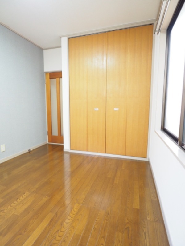 居室・リビング　同物件別部屋の写真です