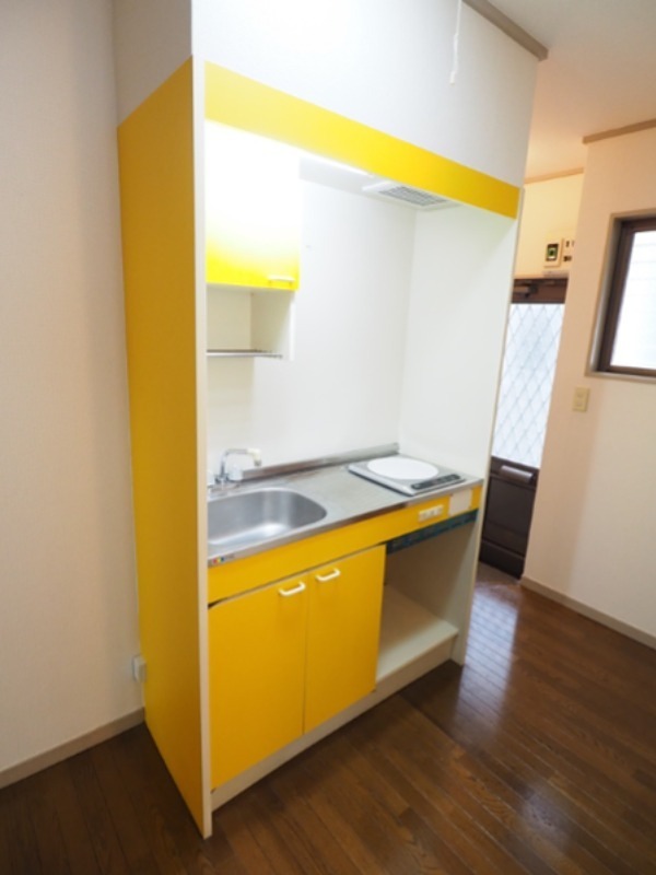 キッチン　同物件別部屋の写真です