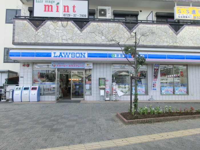 コンビニ　ローソン（コンビニ）まで675m
