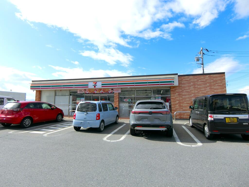 コンビニ　セブンイレブン前橋南高校前店（コンビニ）まで686m