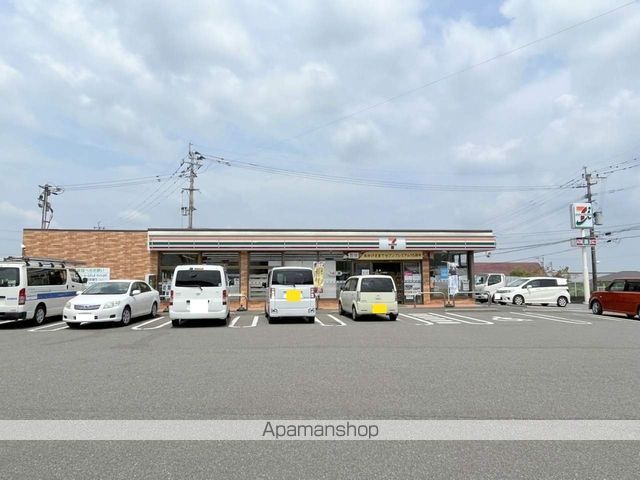 コンビニ　セブンイレブン（コンビニ）まで739m