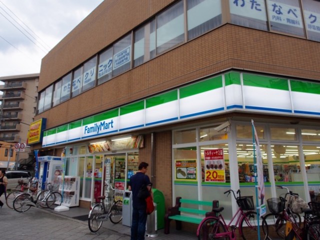コンビニ　ファミリーマート関目高殿駅西店（コンビニ）まで346m