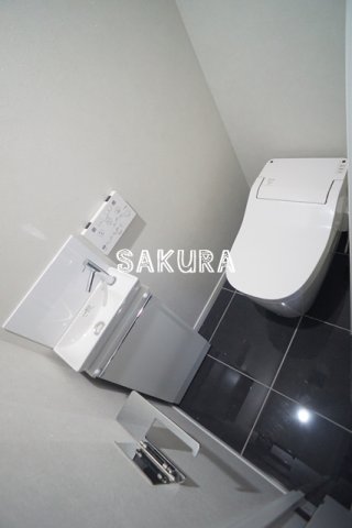 トイレ　落ち着いた色調のトイレです♪