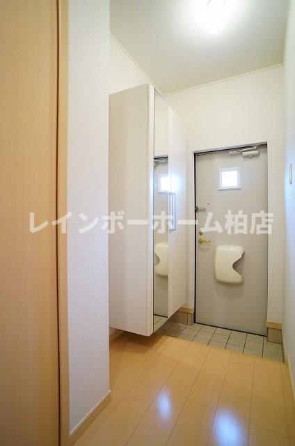 玄関　シューズボックスがあります