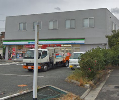 コンビニ　ファミリーマート 上大市四丁目店（コンビニ）まで598m