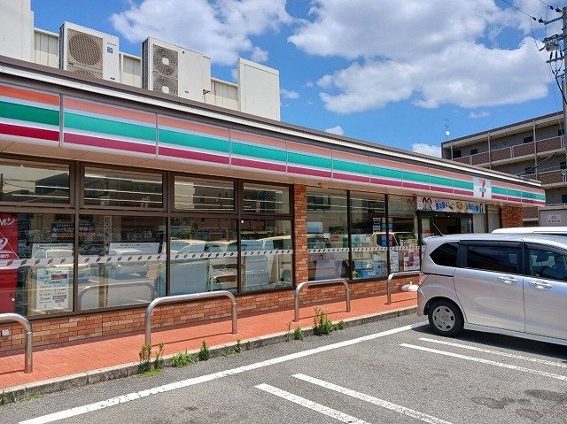 その他　セブンイレブン小阪本町２丁目店まで180m