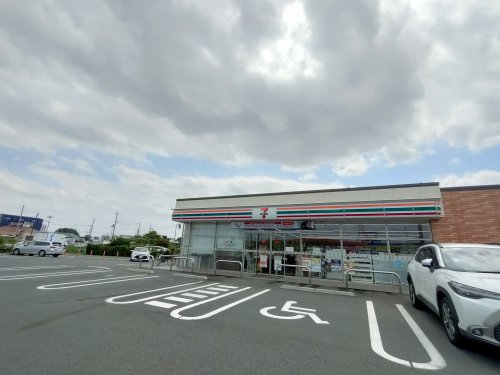 コンビニ　セブンイレブン 岩槻南平野店（コンビニ）まで876m