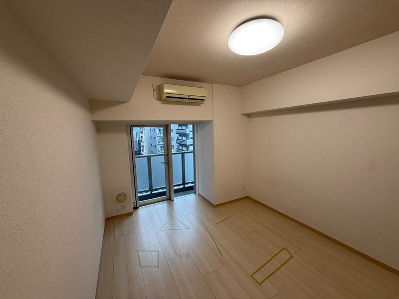 居室・リビング　同建物別号室の写真です。