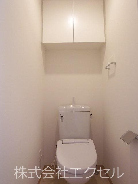 トイレ　同建物別号室の写真です。