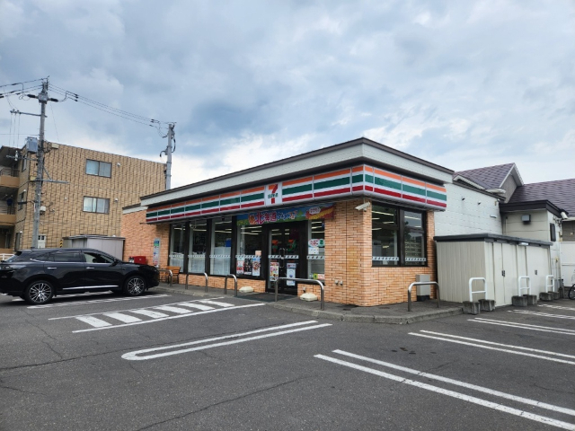 コンビニ　セブンイレブン帯広南５線店（コンビニ）まで625m