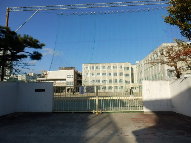 小学校　名古屋市立田代小学校（小学校）まで74m