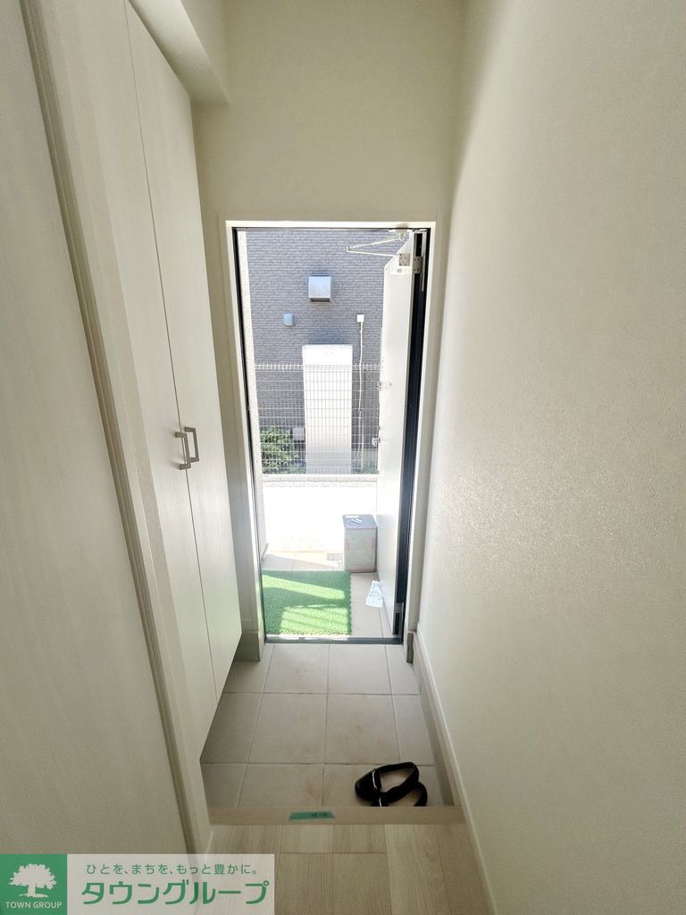 玄関　※別部屋のものです。