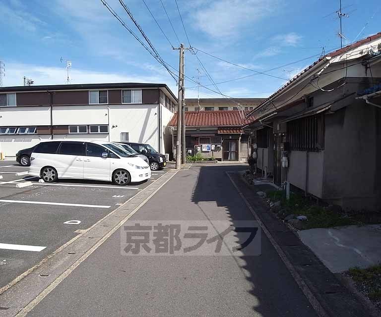 その他　建物前の道です。