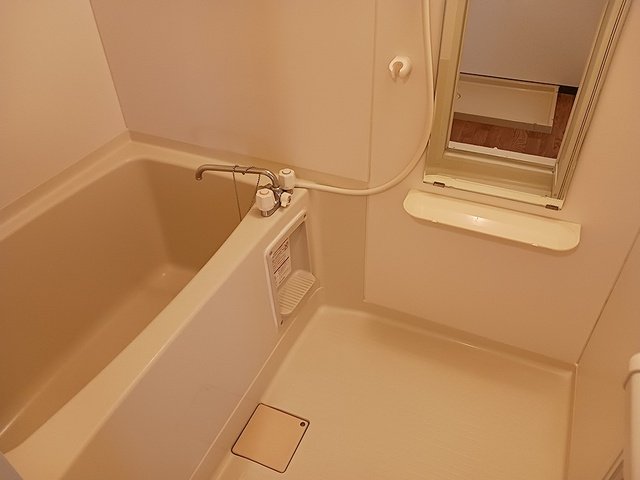 バス・シャワールーム　落ち着いた空間のお風呂です