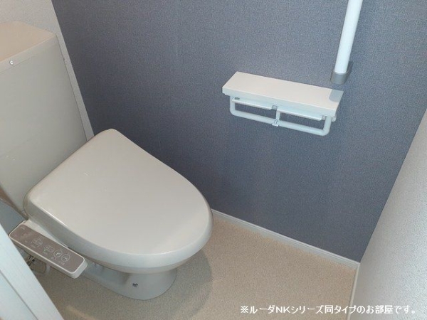 トイレ　※参考写真　同建築メーカー施工の同間取完成他物件のものです。