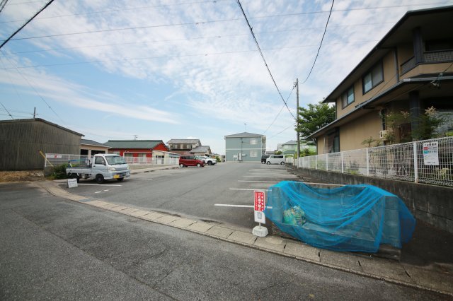 駐車場　別部屋同間取りのお写真となります。参考にご覧くださいませ。