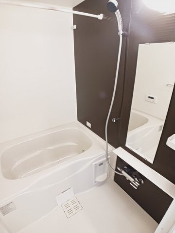 バス・シャワールーム　コンパクトで使いやすいお風呂です