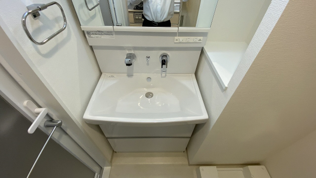 洗面設備　写真は同マンションの他のお部屋のものです