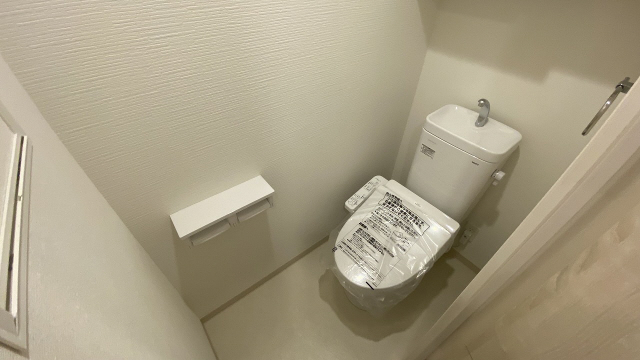 トイレ　写真は同マンションの他のお部屋のものです