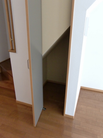 その他　★階段下の収納スペース★
