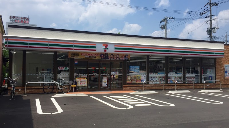コンビニ　セブンイレブン 諫早上町店（コンビニ）まで384m