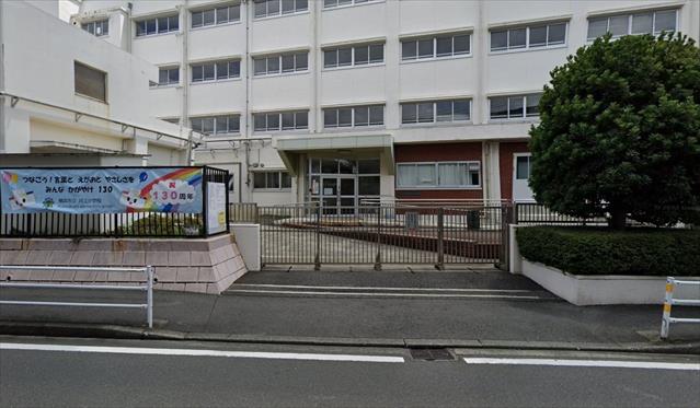 小学校　横浜市立川上小学校（小学校）まで1092m