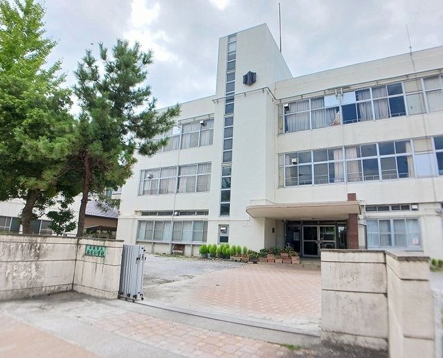 小学校　彦根市立城東小学校（小学校）まで1180m