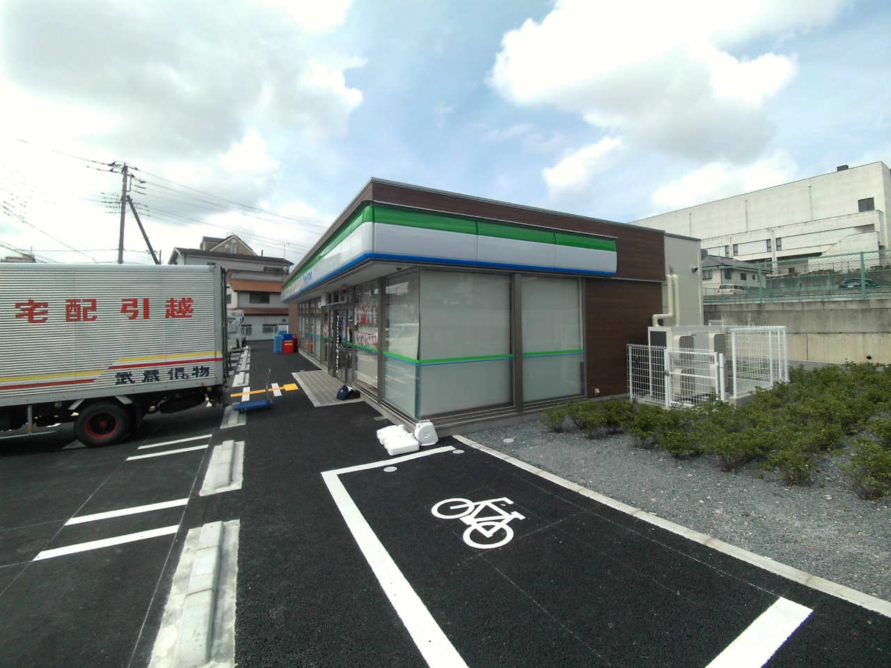 コンビニ　ファミリーマート 朝霞本町三丁目店（コンビニ）まで292m