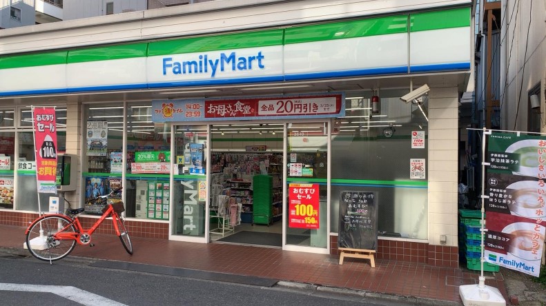 コンビニ　ファミリーマート 新丸子駅前店（コンビニ）まで524m
