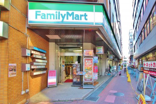 コンビニ　ファミリーマート 浦安駅前店（コンビニ）まで534m