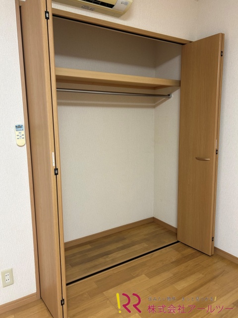 収納　クローゼット　洋室内