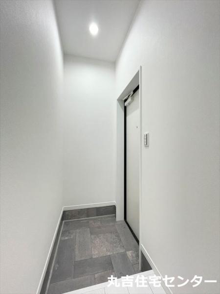 玄関　※写真は同タイプの103号室