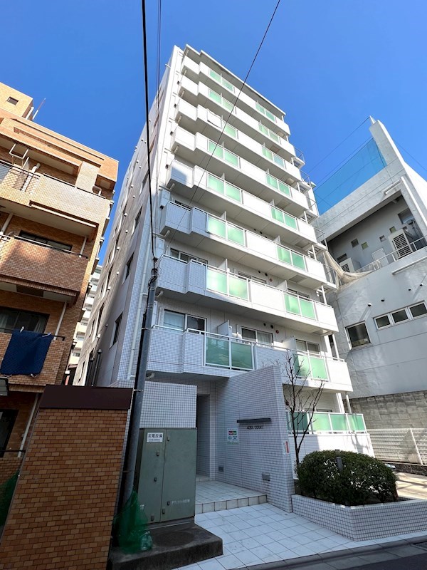 建物外観　新松戸駅徒歩４分（３２０ｍ）