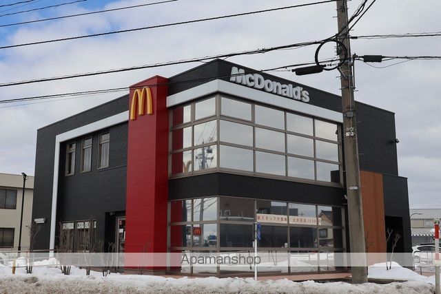 飲食店　マクドナルド8号線六家店（飲食店）まで494m