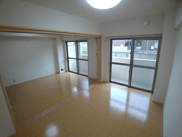 居室・リビング　別号室の写真です（現状を優先します）