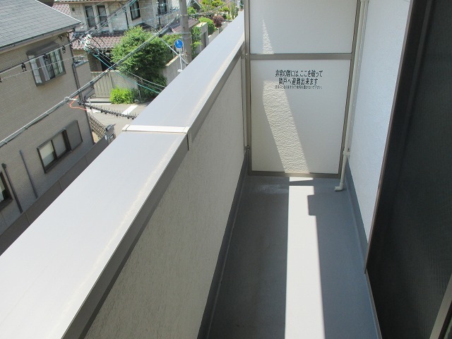 バルコニー　日当たりの良いバルコニーです
