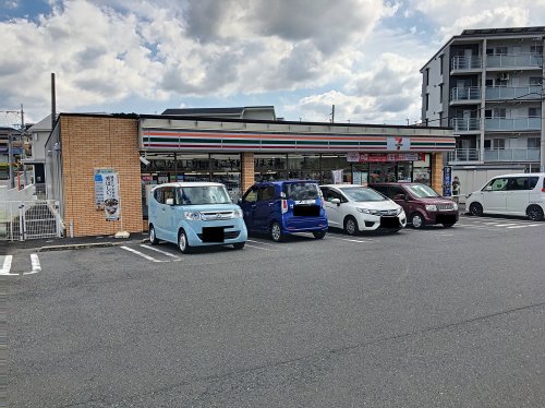 コンビニ　セブンイレブン 直方王子団地前店（コンビニ）まで399m