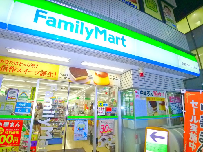 コンビニ　ファミリーマート（コンビニ）まで100m