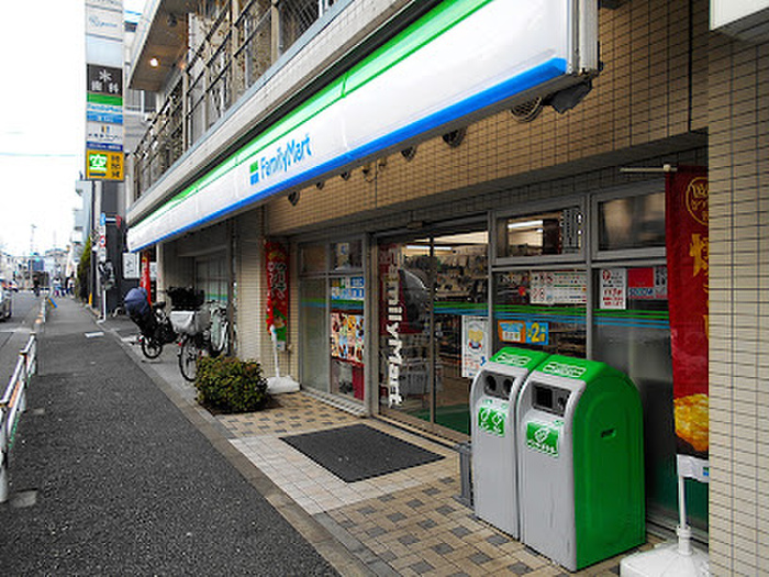 コンビニ　ファミリーマート 駒沢二丁目店（コンビニ）まで400m
