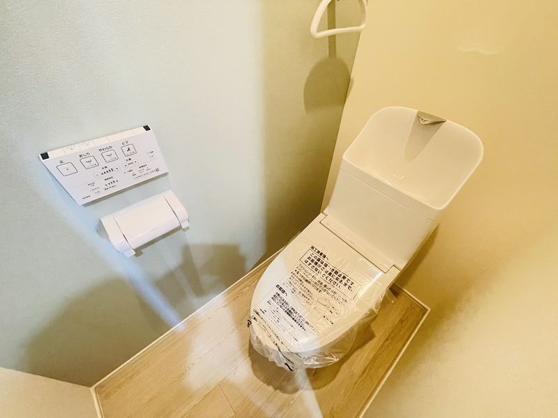 トイレ　嬉しい温水洗浄便座付きです♪