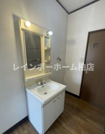 洗面設備　コンパクトで使いやすい洗面所